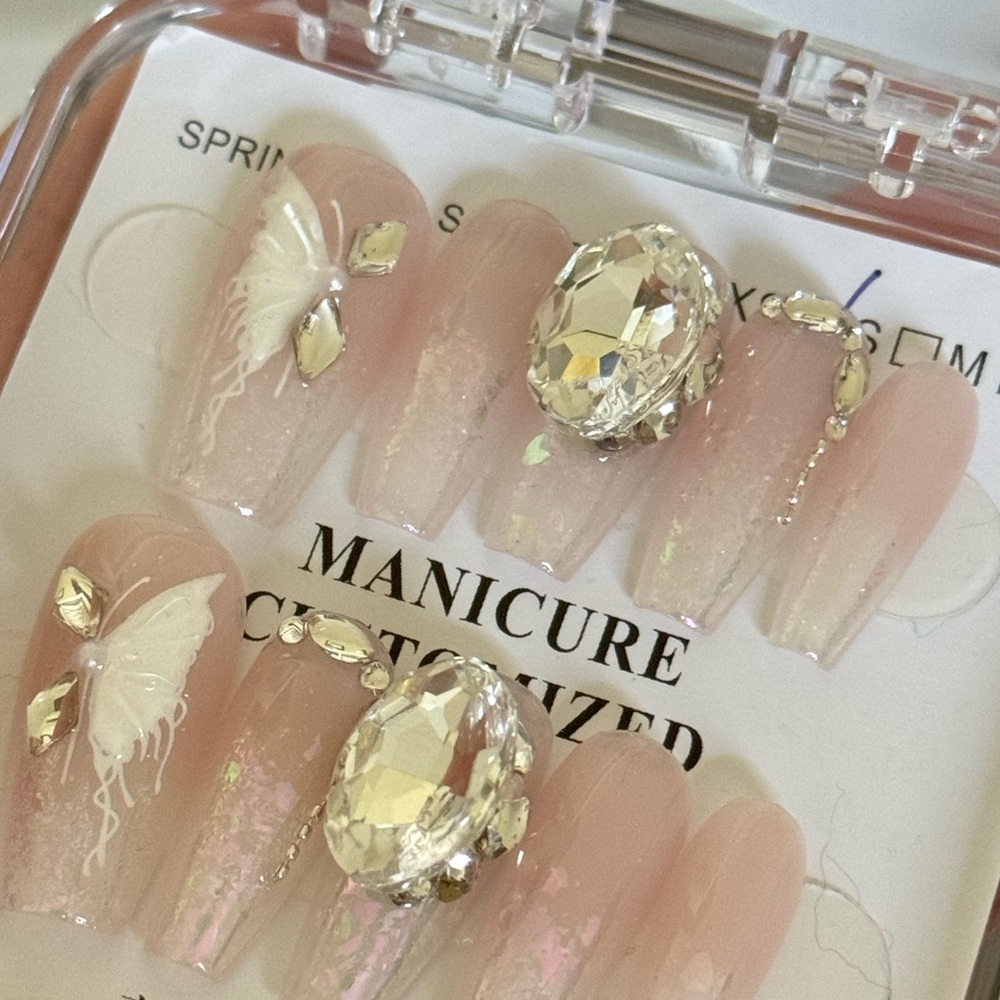 New- handmade press on nail with design.